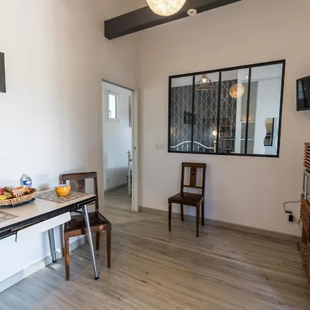 Elite بيت للعطل Lacquy